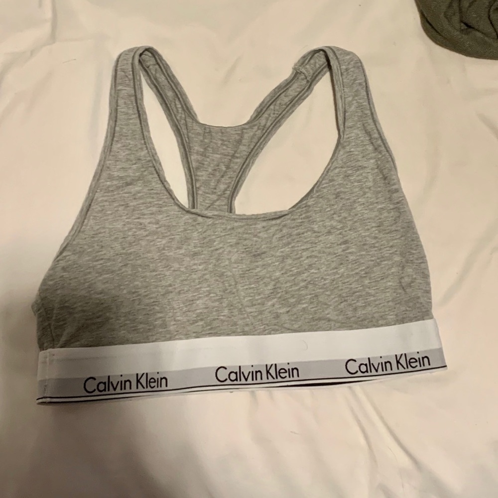 CALVIN KLEIN BRA. Size Medium. Super Comfy.